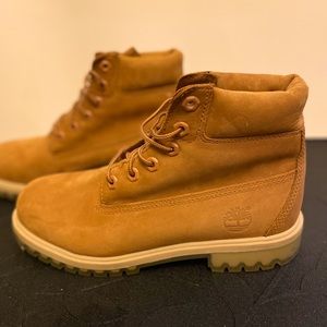 Timberland Wheat Boots GUC/EUC